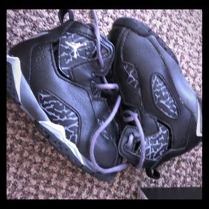 Toddler Jordan retro Size 6